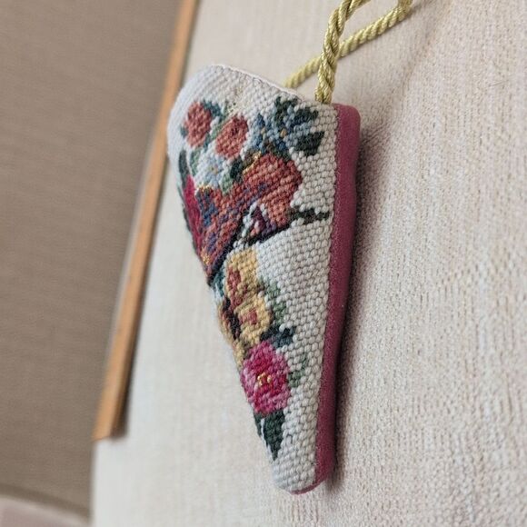 Vintage Petit Point Floral Needlepoint Scissors Case Hanging Ornament - Picture 7 of 11